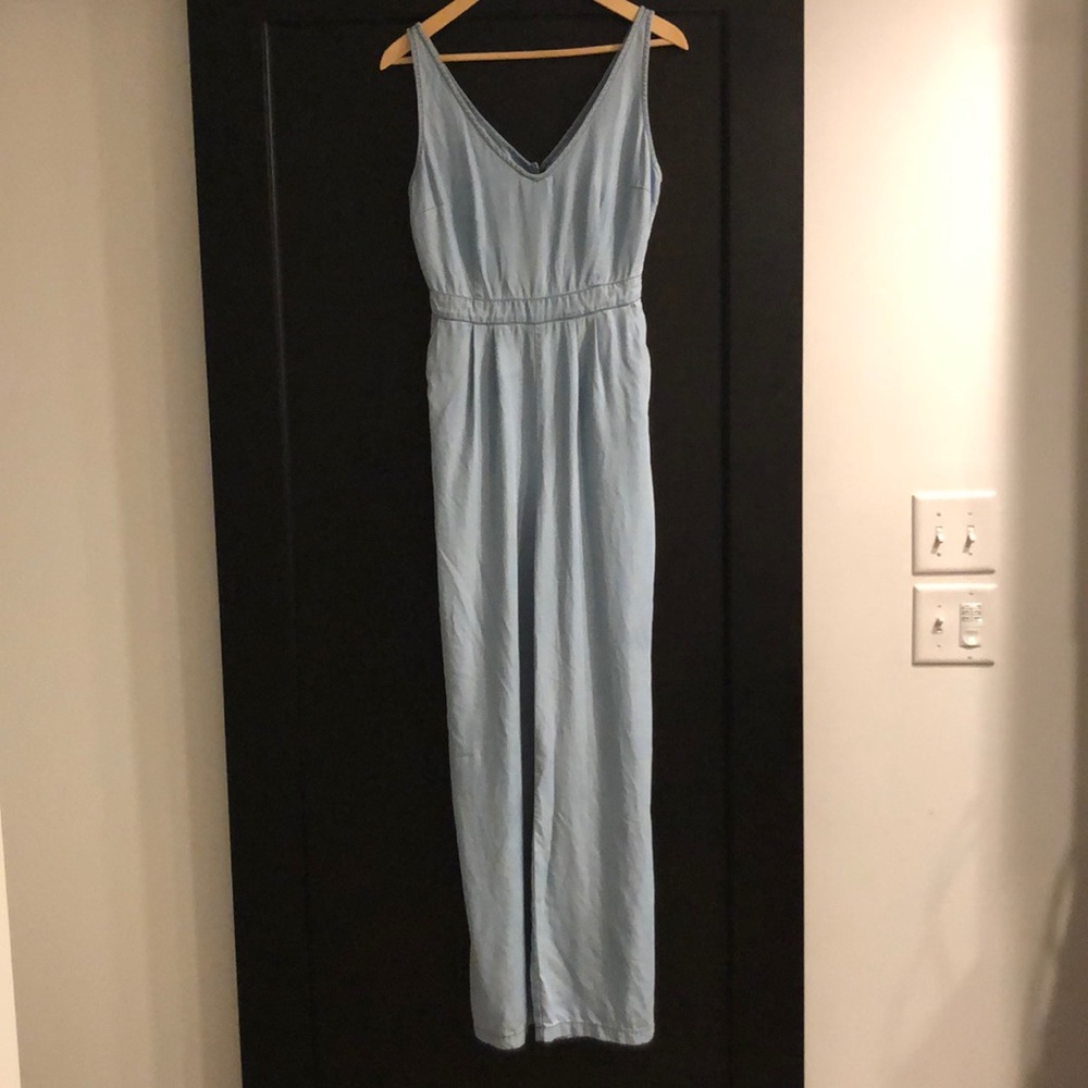 Cupcakes and Cashmere Deven Chambray Jumpsuit - Picture 2 of 8
